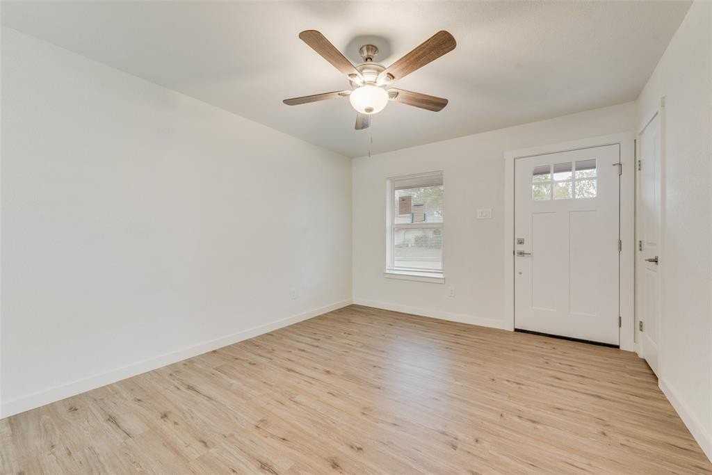 3853 Commonwealth Dr - Photo 3 of 20