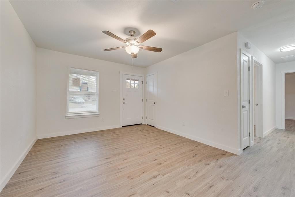 3853 Commonwealth Dr - Photo 4 of 20