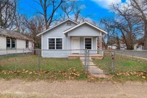 featured image of 329 Edwards St