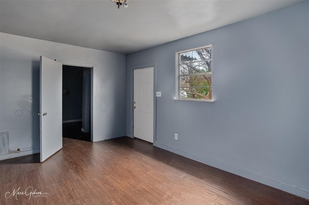 329 Edwards St - Photo 3 of 12