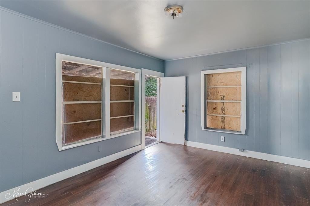 329 Edwards St - Photo 7 of 12