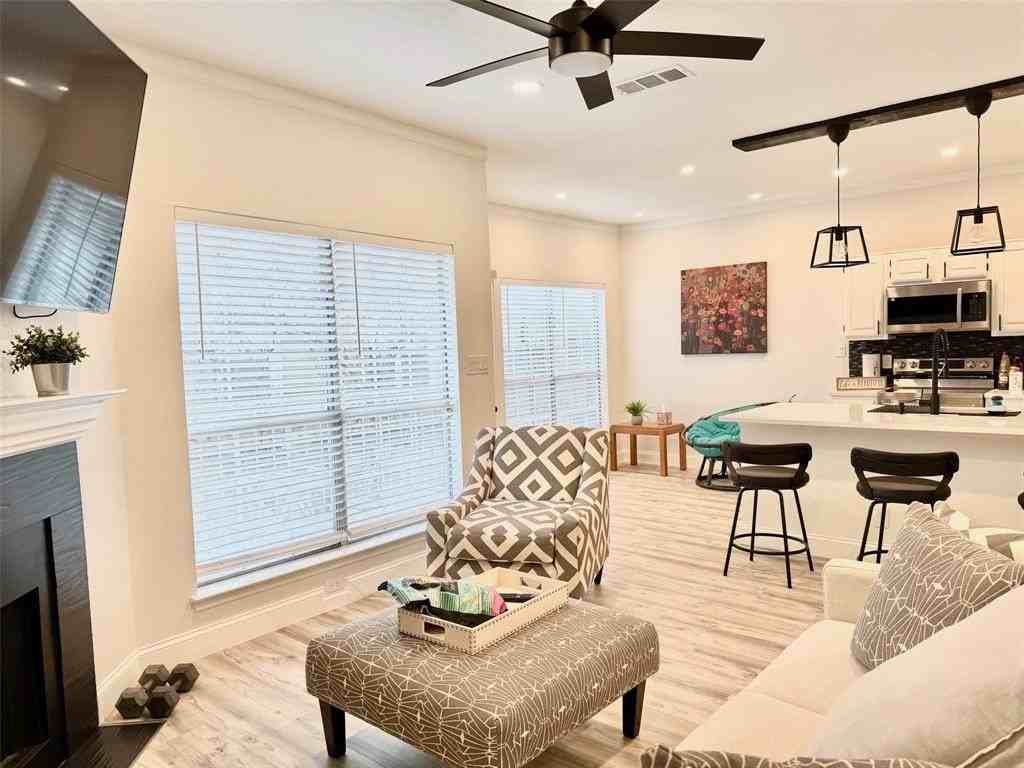 7151 Gaston Ave #618