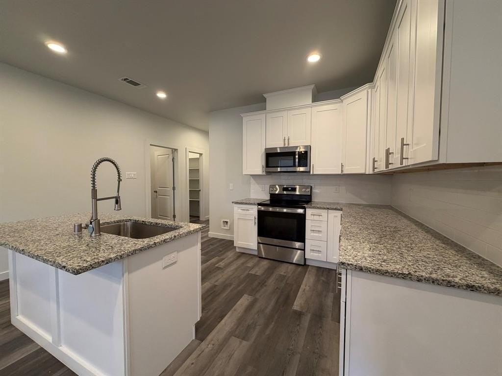 405 N Andrews Ave - Photo 2 of 17