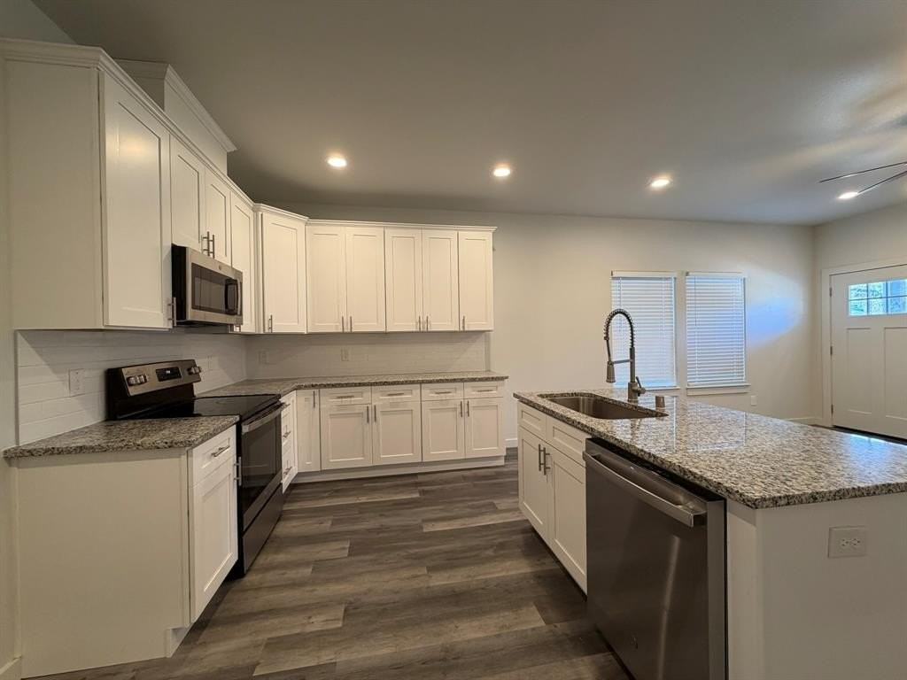 405 N Andrews Ave - Photo 3 of 17