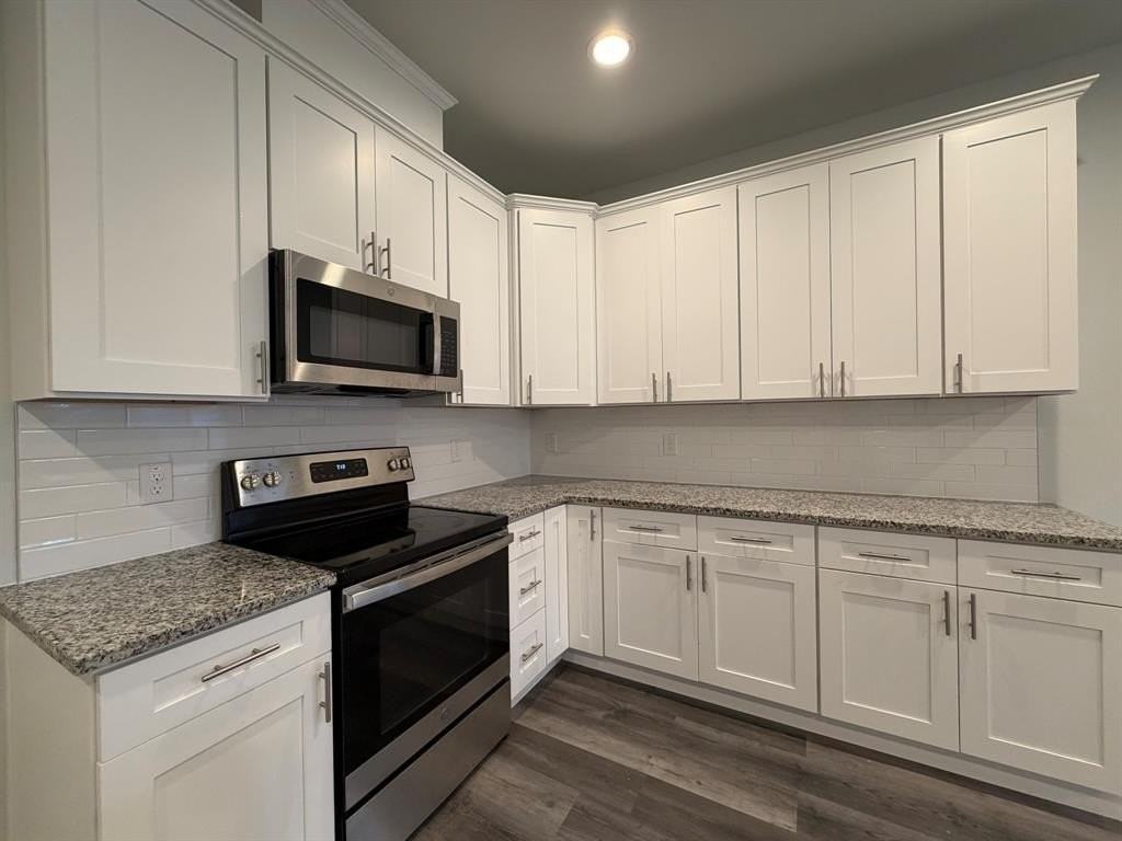 405 N Andrews Ave - Photo 4 of 17