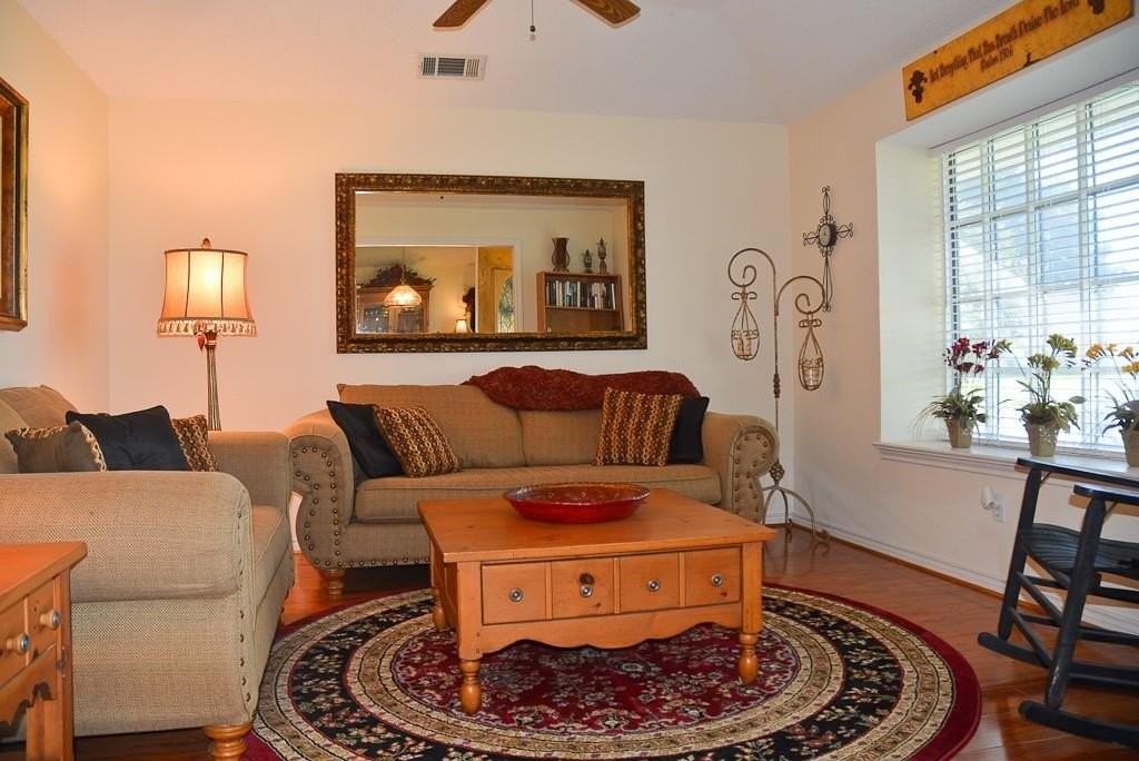 2713 N Spring Dr - Photo 3 of 26