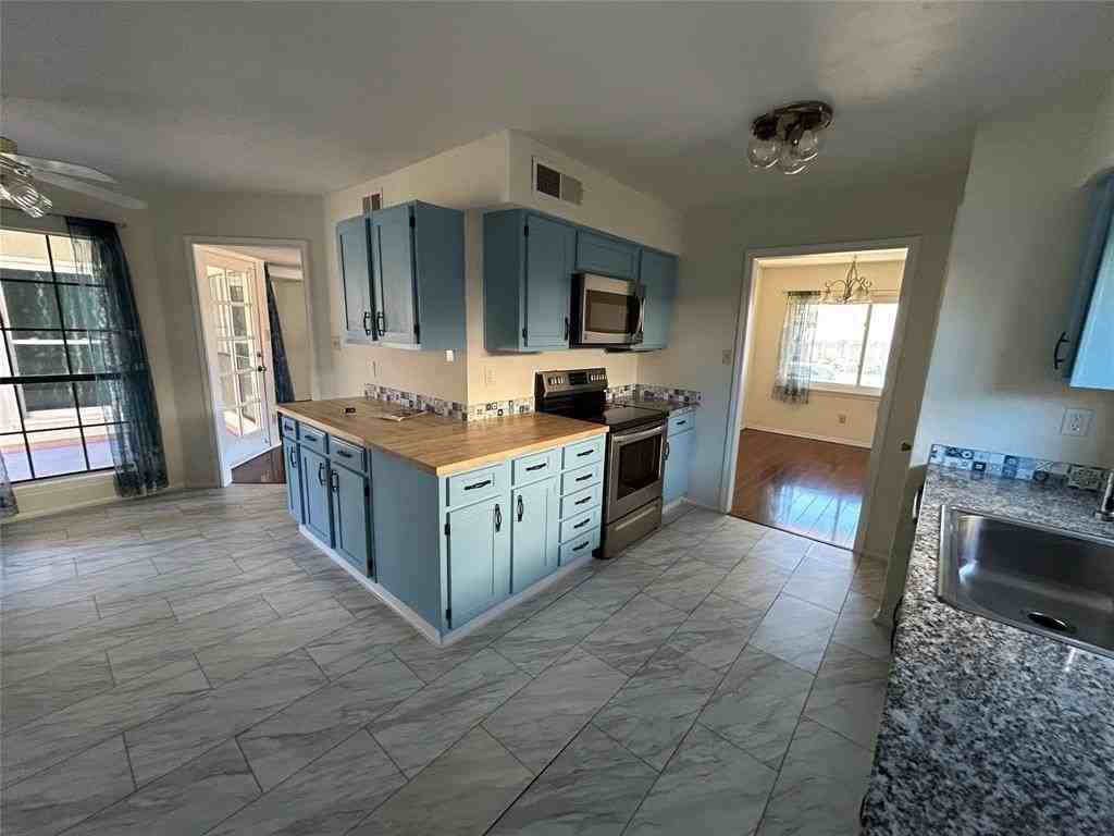 1313 Heidi Dr - Photo 5 of 17