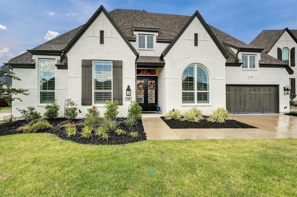 2208 Miranda Ln - Photo 2 of 35