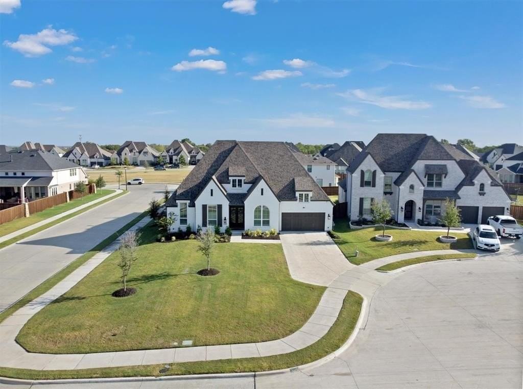 2208 Miranda Ln - Photo 4 of 35