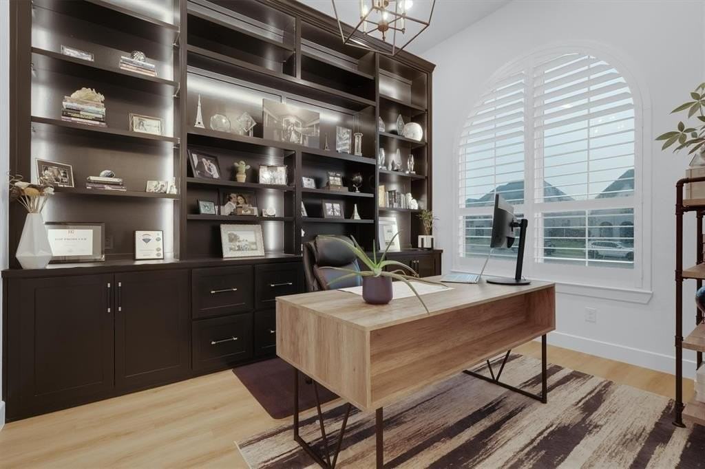 2208 Miranda Ln - Photo 6 of 35