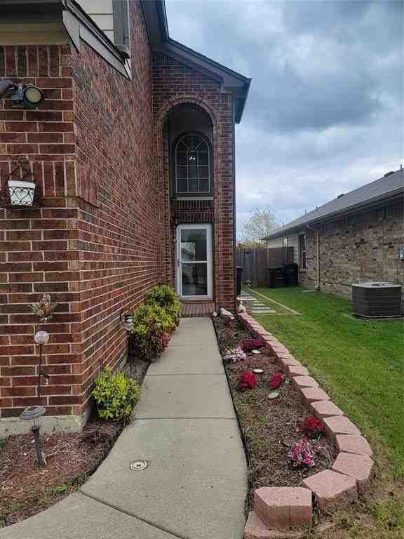 6468 Regina Dr - Photo 2 of 32