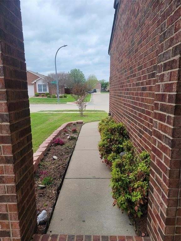 6468 Regina Dr - Photo 3 of 32