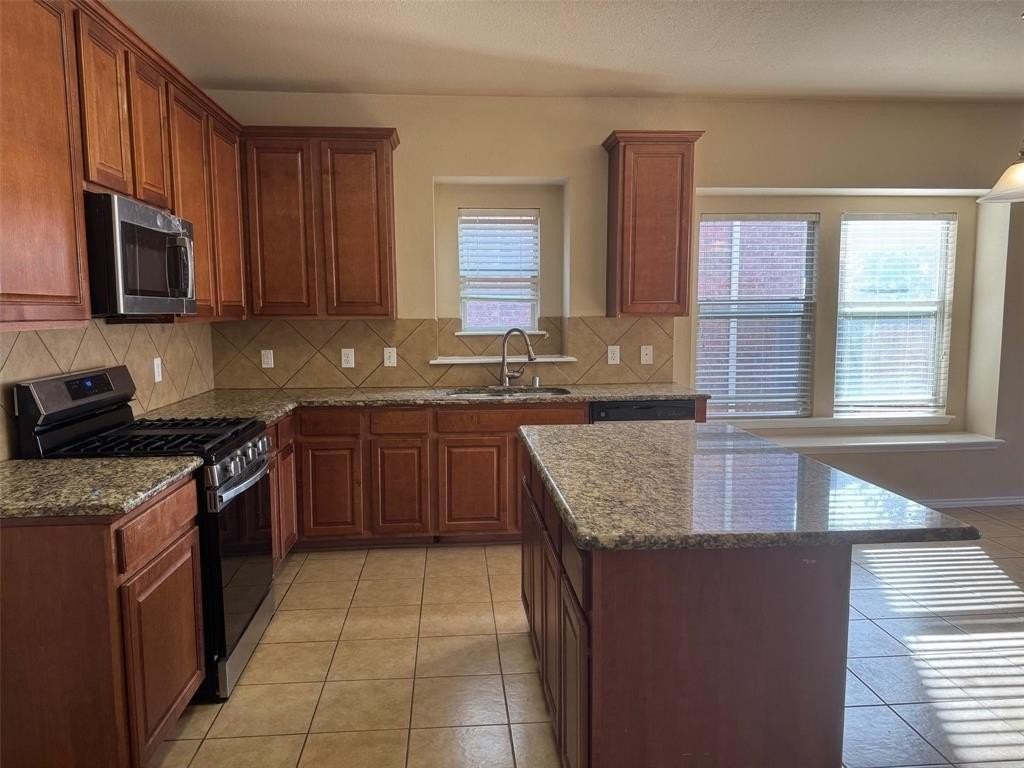 1412 Danielle Creek Dr - Photo 4 of 23