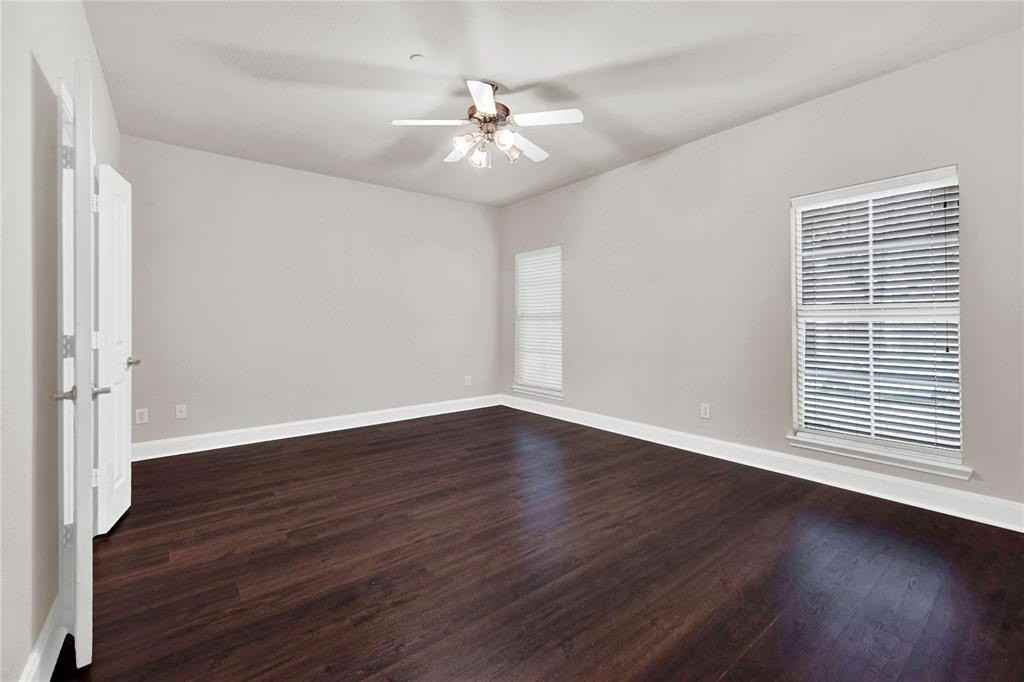 2010 Downing St - Photo 2 of 29