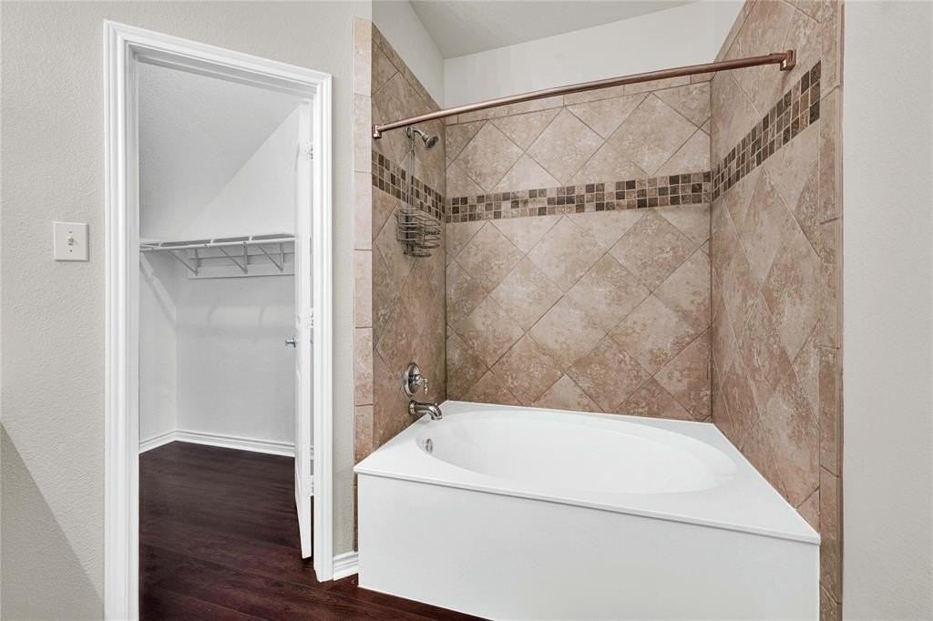 2010 Downing St - Photo 5 of 29