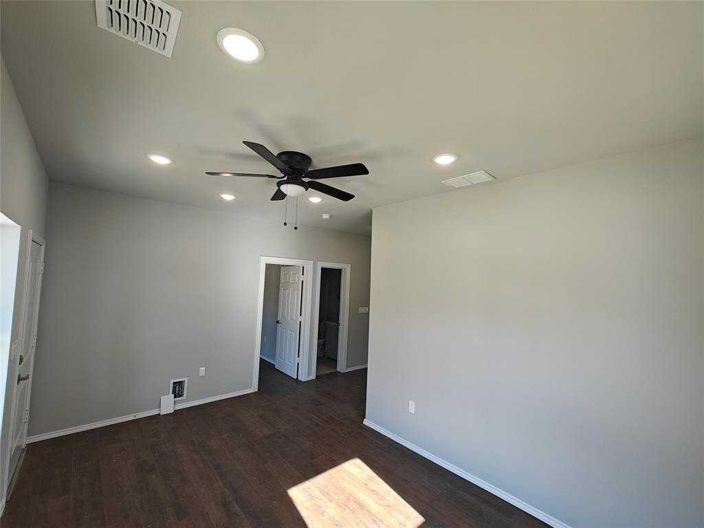 914 N Rockwall Ave - Photo 4 of 24