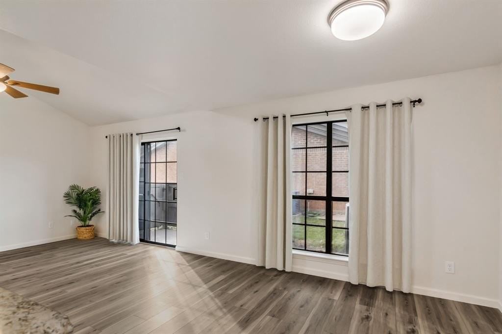 352 W Harwood Rd #C - Photo 7 of 28