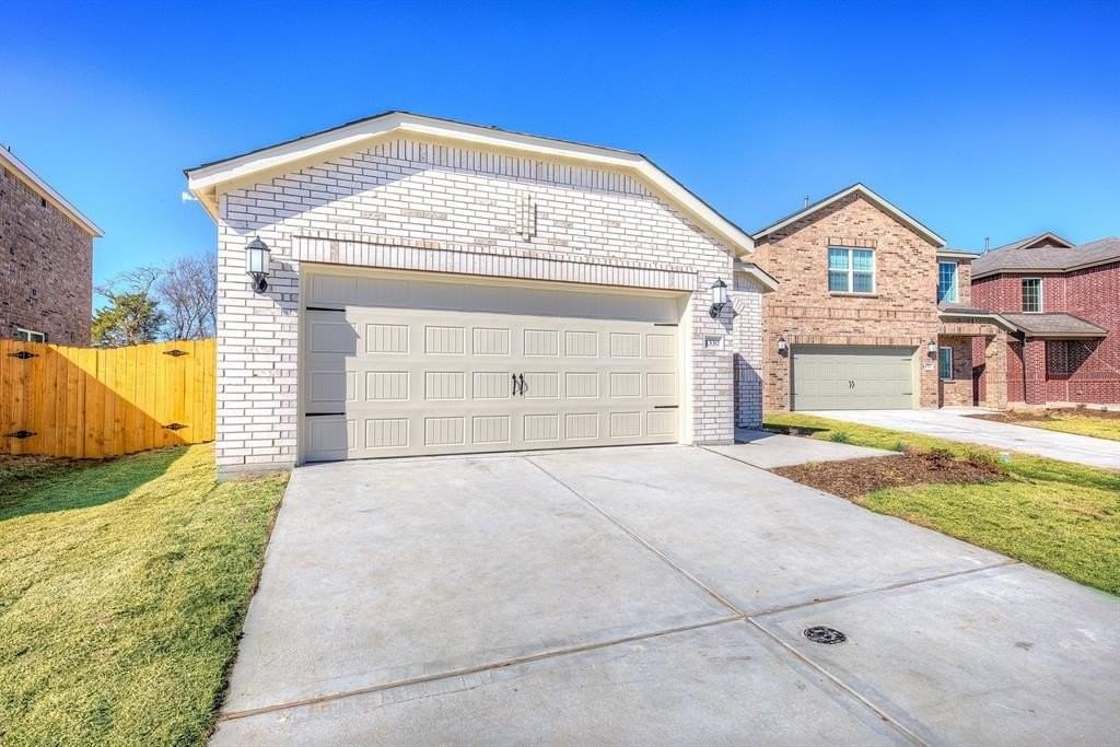 Wyndemere Ln - Photo 2 of 25