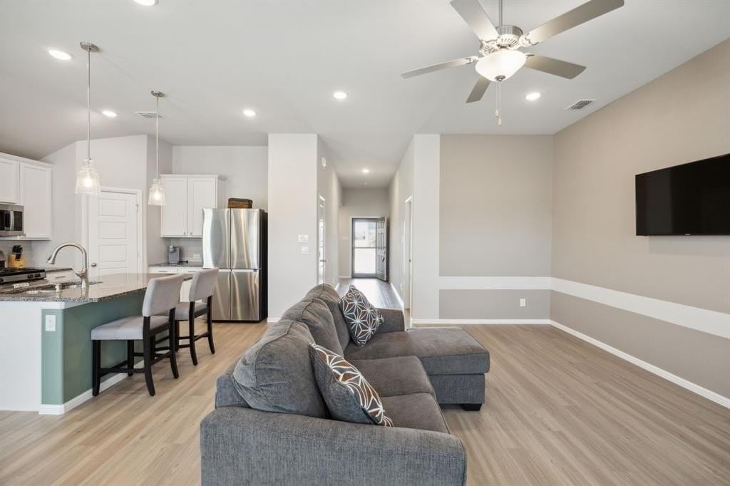 8700 Copper River Dr - Photo 4 of 25