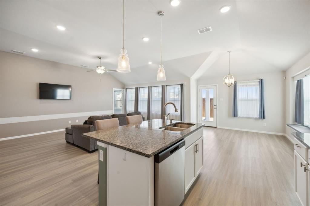 8700 Copper River Dr - Photo 5 of 25