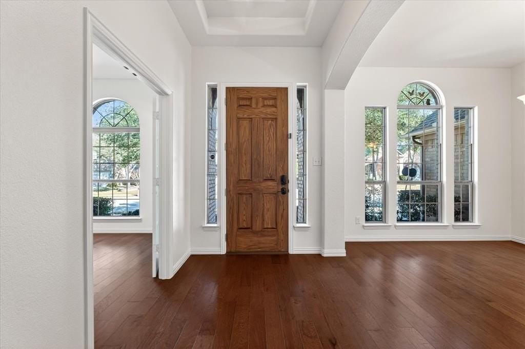 350 Falstaff Dr - Photo 5 of 34