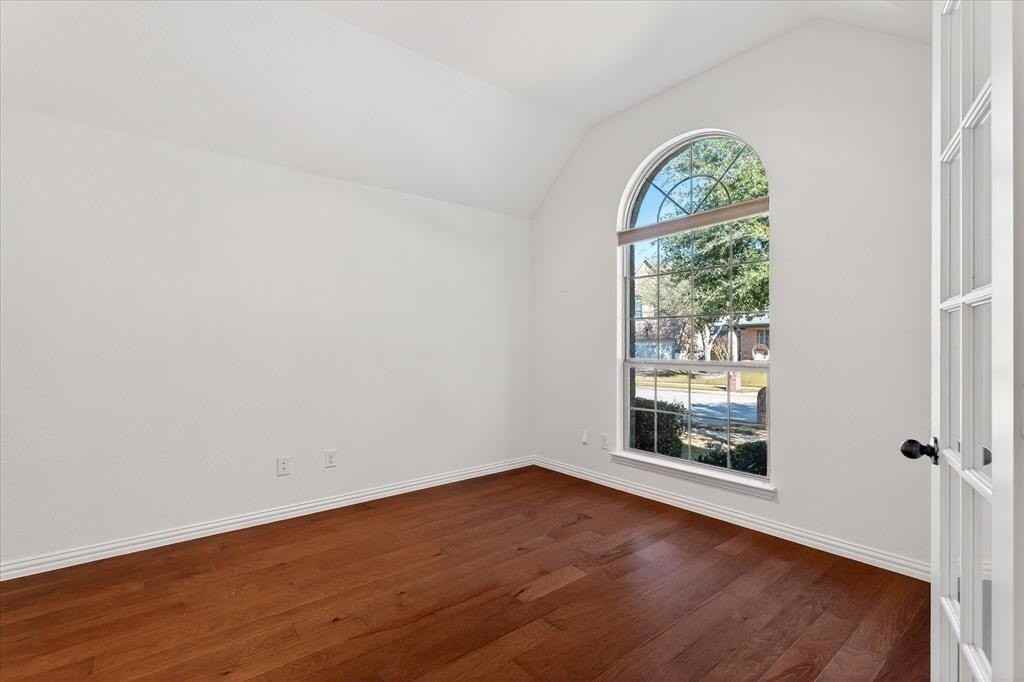 350 Falstaff Dr - Photo 6 of 34