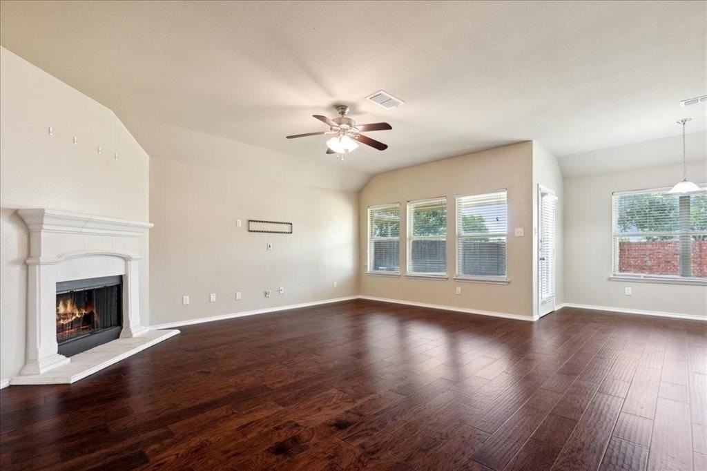 1306 Lasso Dr - Photo 6 of 19