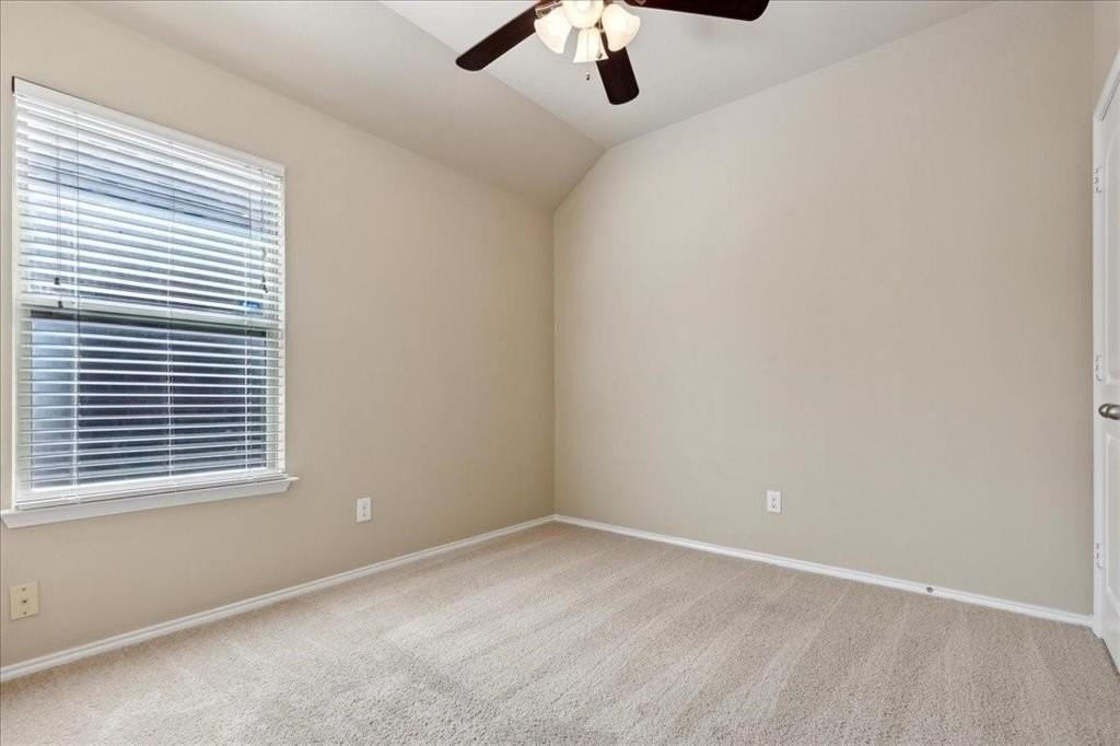 1306 Lasso Dr - Photo 7 of 19