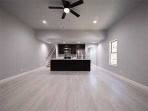 419 W Elm St - Photo 2 of 9