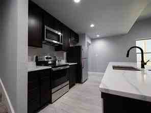 419 W Elm St - Photo 3 of 9