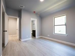 419 W Elm St - Photo 5 of 9