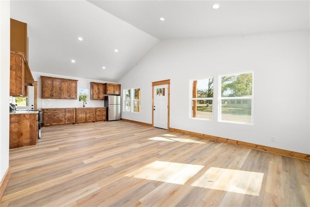 200 Main St - Photo 6 of 11