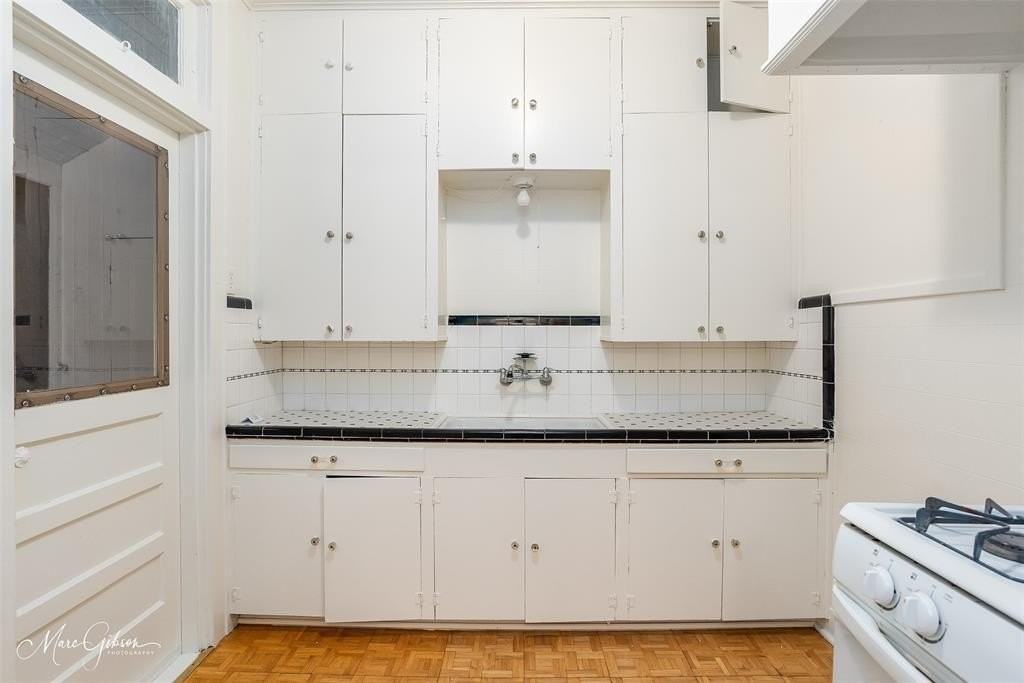 809 Ratcliff St - Photo 6 of 9