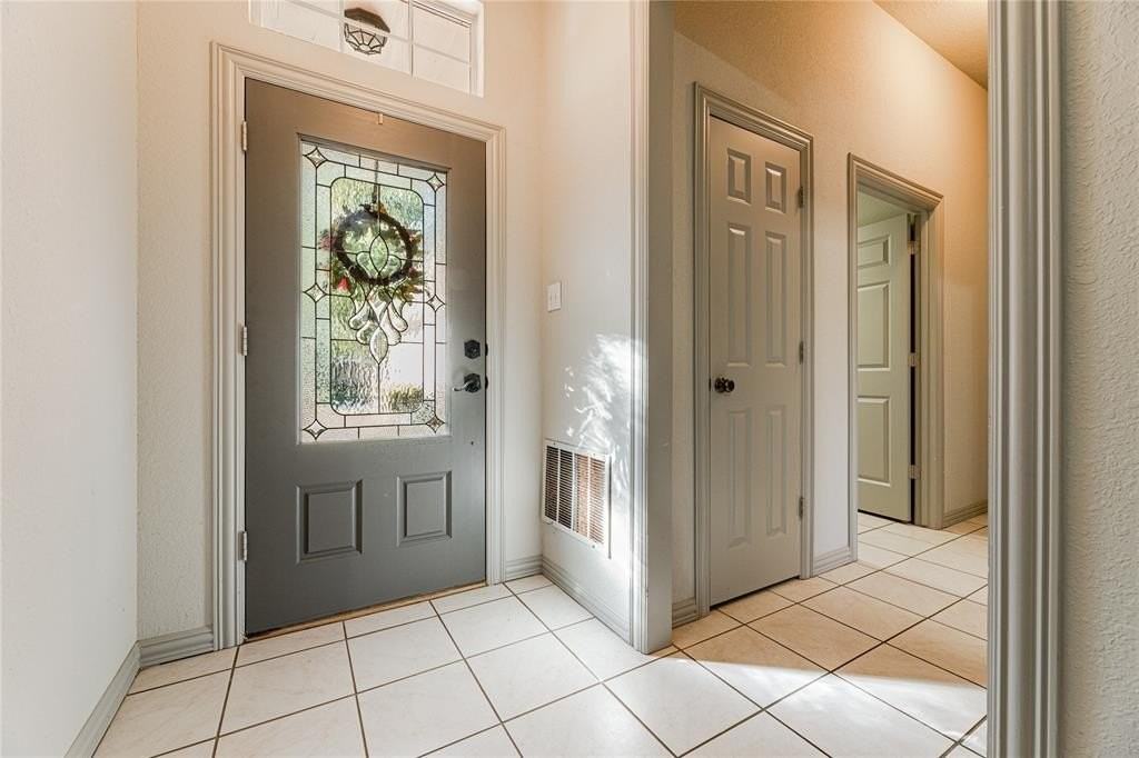 231 E Vine St - Photo 3 of 31