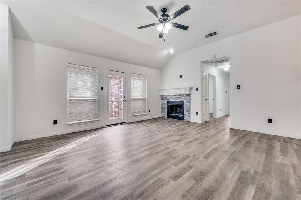 2916 S Bend Dr - Photo 2 of 16