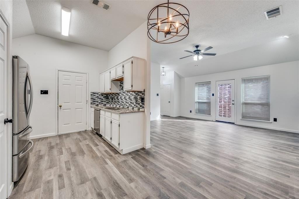 2916 S Bend Dr - Photo 5 of 16