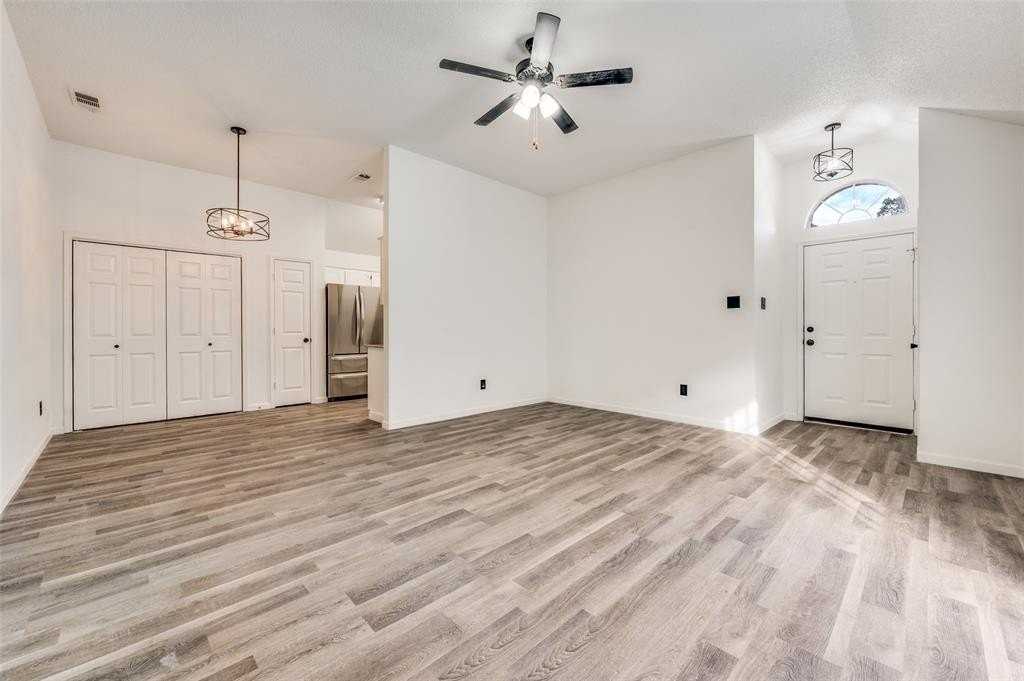 2916 S Bend Dr - Photo 7 of 16