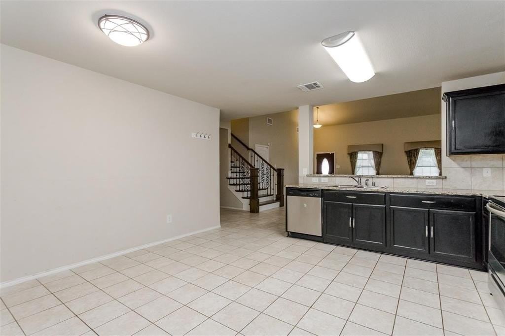 1035 Sadie St - Photo 7 of 27