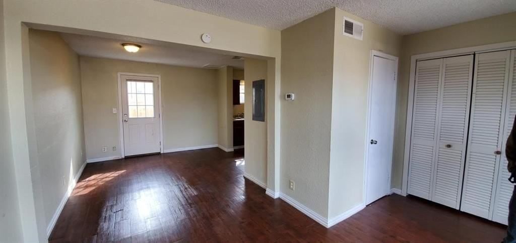 811 N Spears St #102 - Photo 3 of 9