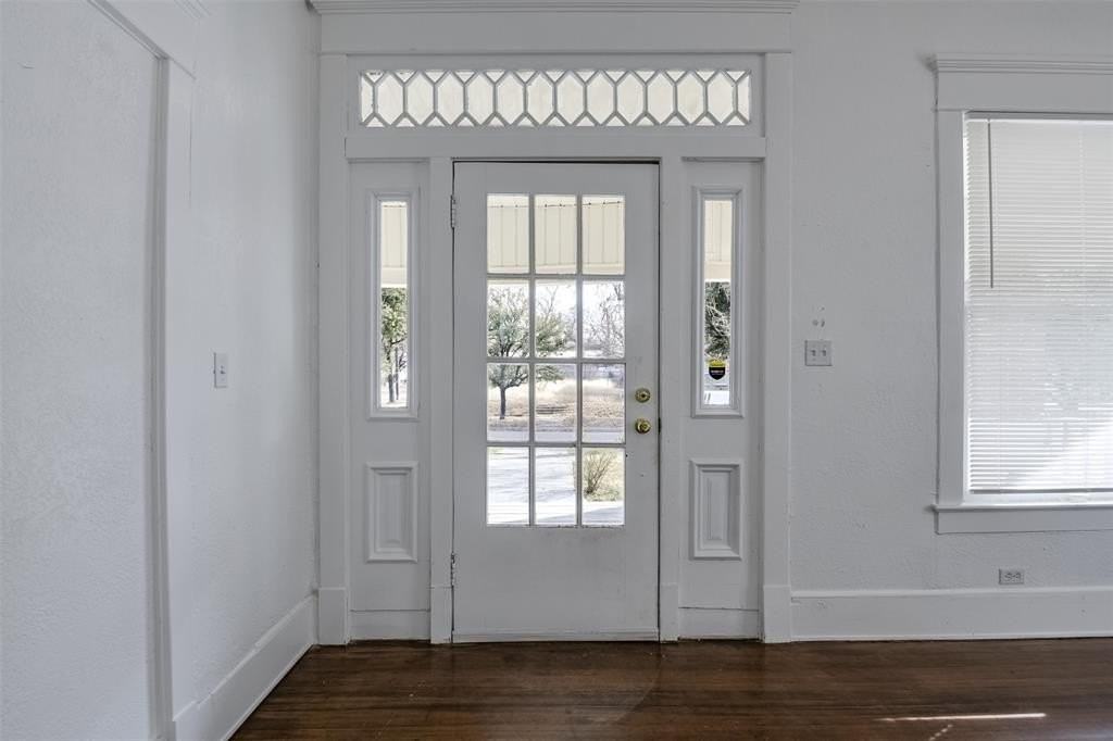 3002 S Jennings Ave - Photo 4 of 29