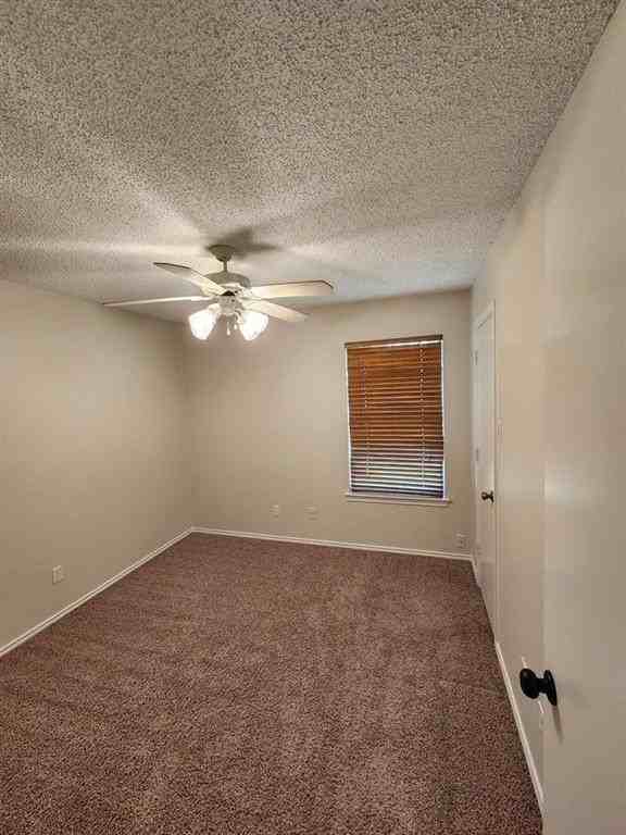 226 S Prairie St - Photo 7 of 11