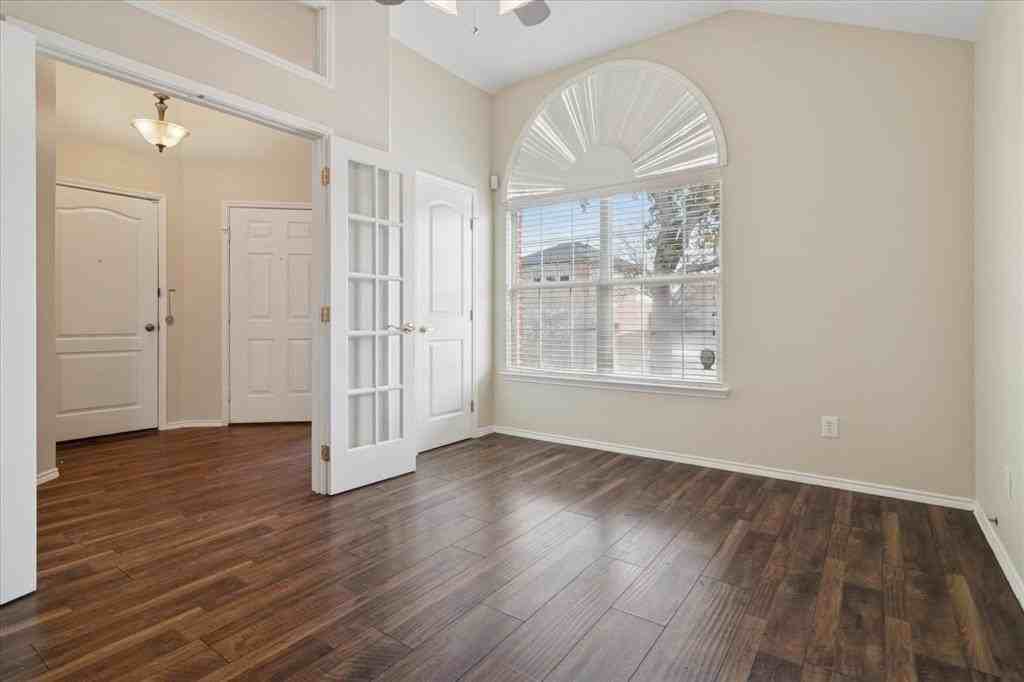 2060 Falls Creek Dr - Photo 4 of 25