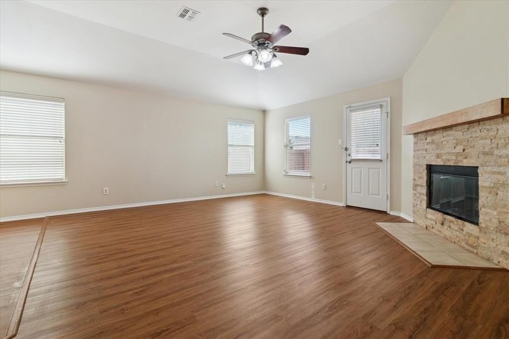 2060 Falls Creek Dr - Photo 7 of 25