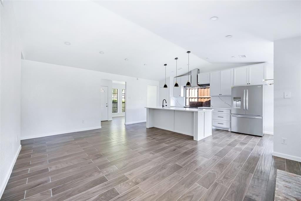 8400 Willow Creek Dr - Photo 4 of 35