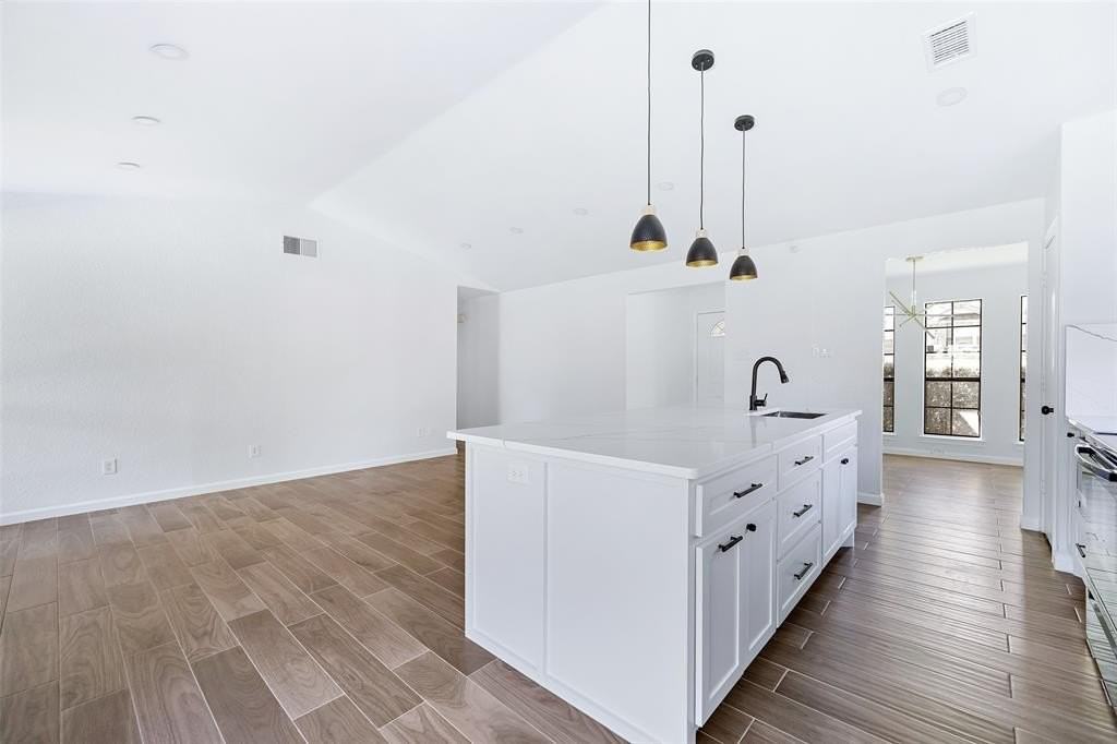 8400 Willow Creek Dr - Photo 7 of 35