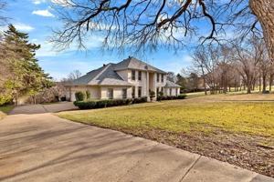 featured image of 324 Rolling Oaks Rdg