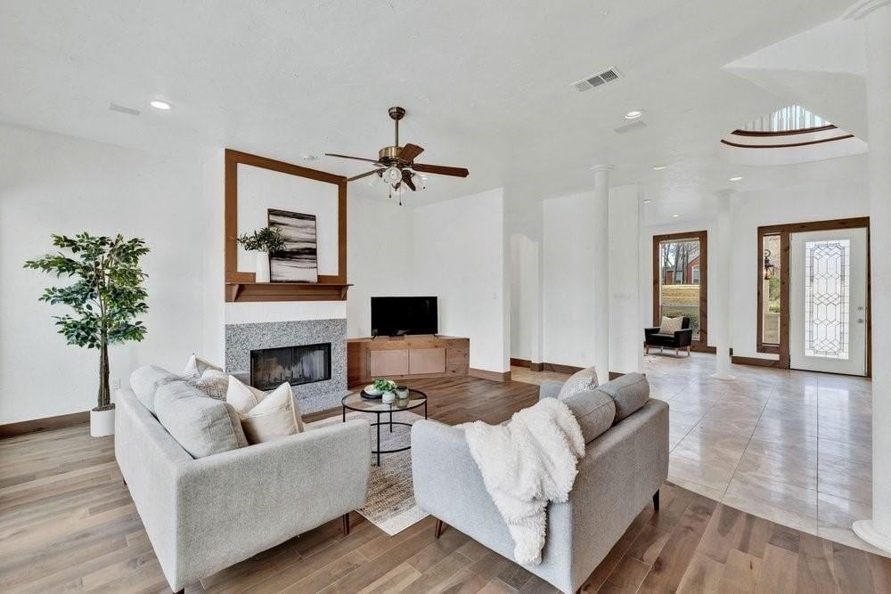 324 Rolling Oaks Rdg - Photo 4 of 39