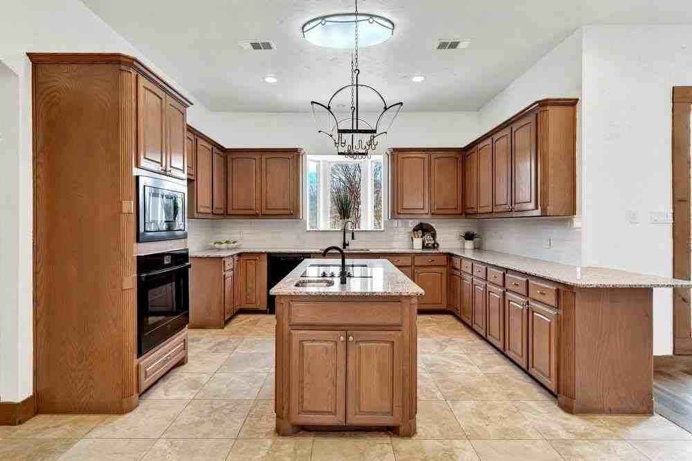 324 Rolling Oaks Rdg - Photo 6 of 39