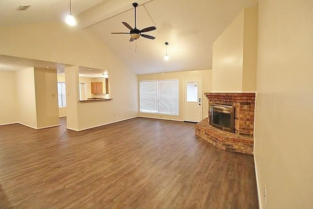 910 Elliott Dr - Photo 2 of 11