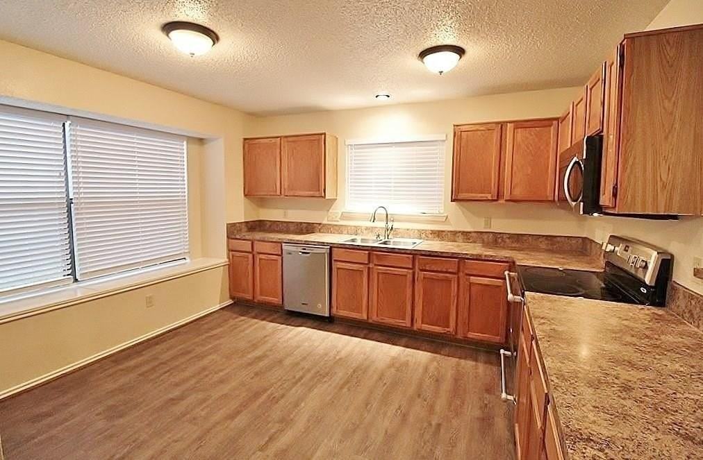 910 Elliott Dr - Photo 5 of 11